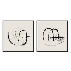 Conjunto de dois quadros emoldurados com símbolos abstratos a preto sobre fundo bege claro, linhas orgânicas, composição depurada e estilo minimalista contemporâneo para decoração de parede. Disponível em kudeko.com