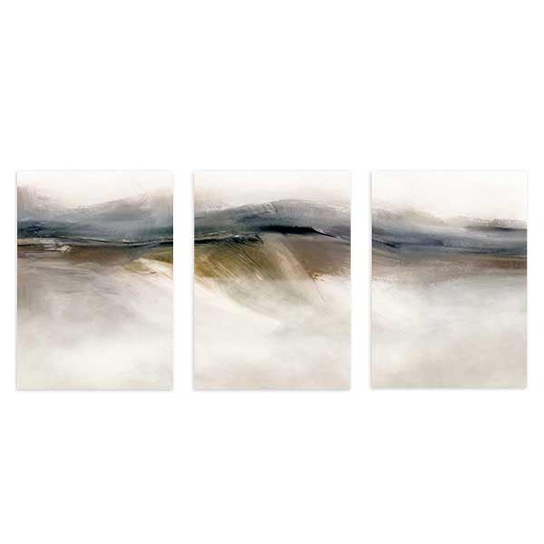 Ensemble de trois tableaux avec paysage abstrait d’horizon brumeux, tons beige, gris, blanc cassé et noir doux, composition fluide au style abstrait pour décoration murale apaisée. Disponible sur kudeko.com