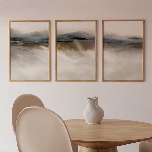 Conjunto de tres cuadros abstractos en tonos tierra y grises con paisaje natural kudeko.com