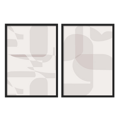 Ensemble de deux tableaux avec formes abstraites courbes et rectangulaires superposées, en beige, sable, gris clair et blanc cassé, dans un style géométrique équilibré et épuré. Disponible sur kudeko.com