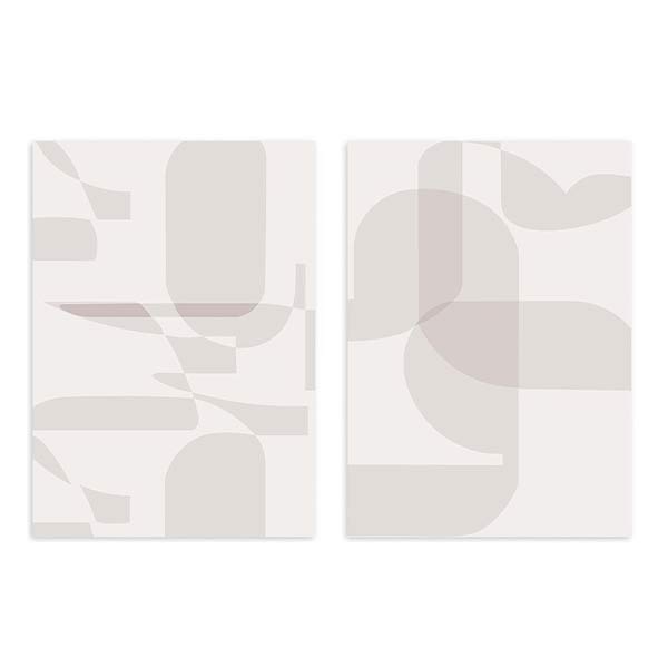 Set aus zwei Wandbildern mit abstrakten geschwungenen und rechteckigen Formen in Beige, Sand, Hellgrau und Off-White, im ausgewogenen geometrischen Stil für moderne Räume. Erhältlich auf kudeko.com