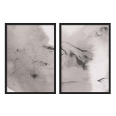 Ensemble de deux tableaux avec formes abstraites diffuses, voiles légers, taches noires dispersées et tons beige, gris perle et blanc cassé, dans un style abstrait contemporain. Disponible sur kudeko.com