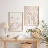 decoración con cuadros, ideas - conjunto de cuadros nórdicos con flores en colores beige claros - kudeko