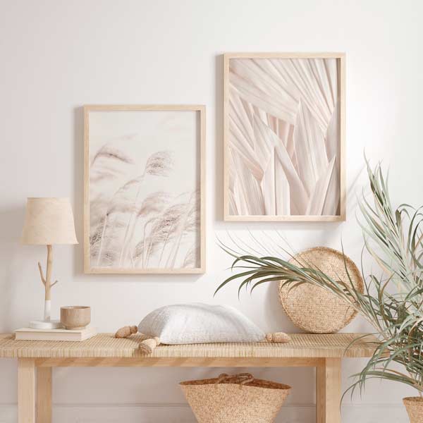 decoración con cuadros, ideas - conjunto de cuadros nórdicos con flores en colores beige claros - kudeko