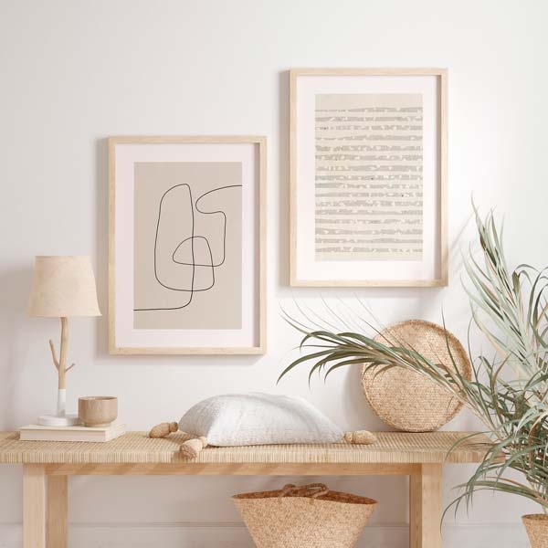 decoración con cuadros, ideas - conjunto de cuadros nórdicos y abstractos en tonos beige claros - kudeko