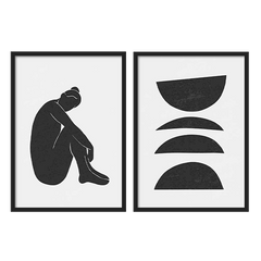 Set aus zwei Wandbildern mit sitzender weiblicher Silhouette, schwarzen Halbkreisen auf weißem Hintergrund, klarem Kontrast und minimalistischem zeitgenössischem Stil. Erhältlich auf kudeko.com