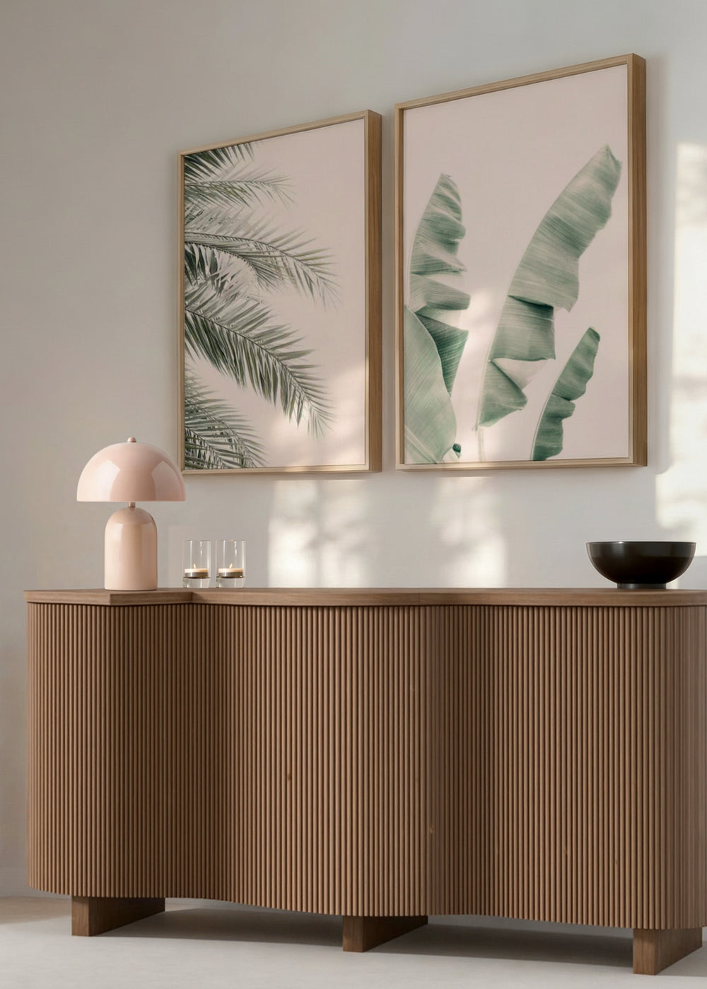 Conjunto de dos cuadros decorativos de estilo minimalista y orgánico, díptico de hojas tropicales en tonos blush, modelo Two Combo - Blush Leaves