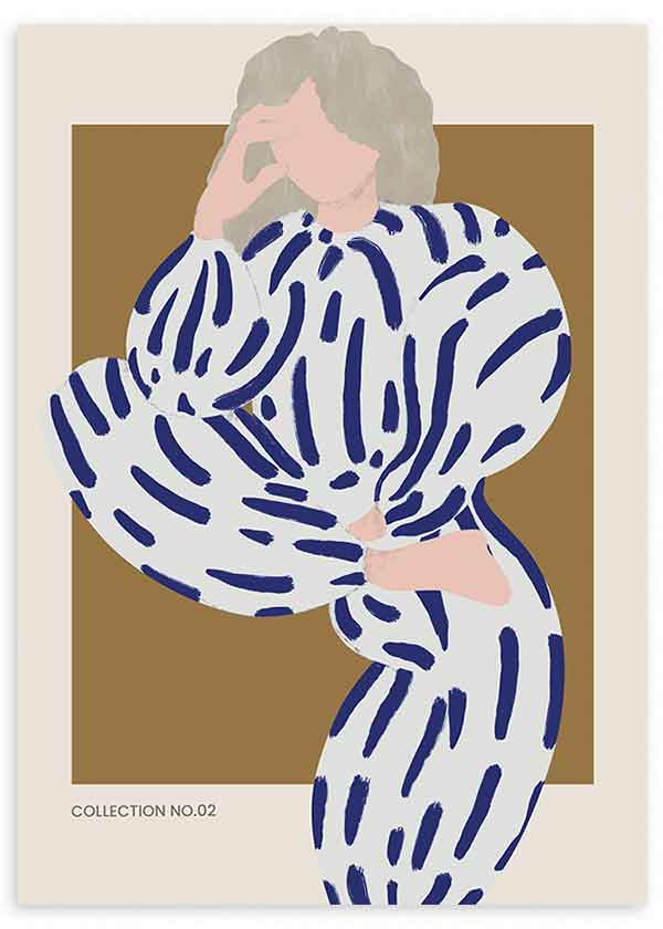 Cuadro de figura femenina estilizada con ropa blanca de rayas azules, fondo beige y marrón, composición moderna de estilo ilustración. Disponible en kudeko.com