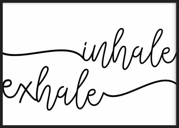 Horizontales Wandbild mit Schriftzug inhale exhale in schwarzer durchgehender Kalligrafie auf weißem Hintergrund, klare Komposition, Schwarz-Weiß-Töne und moderner typografischer Stil. Erhältlich auf kudeko.com