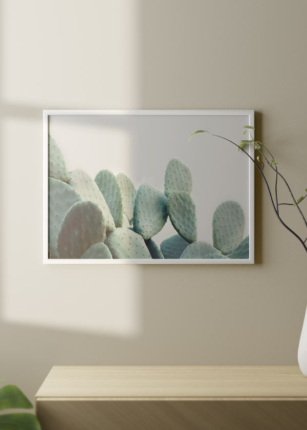 Horizontales Wandbild mit überlappenden Kaktusgliedern in Aquagrün, Mint und Graublau, hellem Hintergrund und minimalistischem Stil für moderne Wandgestaltung. Erhältlich auf kudeko.com