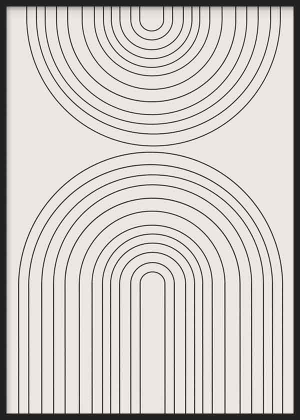Gerahmtes Wandbild mit schwarzen konzentrischen Bögen auf hellbeigem Hintergrund, symmetrischer Komposition, klaren Linien und zeitgenössischem geometrischem Stil für eine schlichte Wandgestaltung. Erhältlich auf kudeko.com