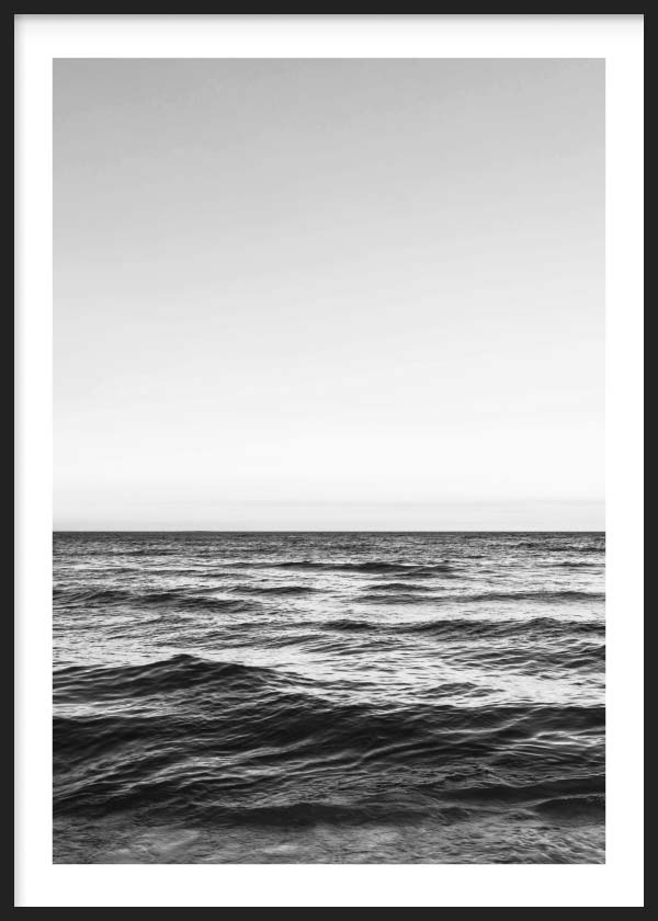 cuadro de foto de mar y olas en blanco y negro - marco negro