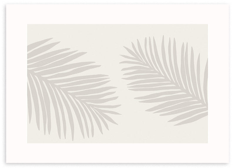 Cuadro horizontal con dos hojas de palmera en beige claro y gris suave sobre fondo marfil, composición botánica de estilo minimalista. Disponible en kudeko.com
