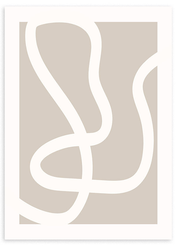 Gerahmtes Wandbild mit weißen geschwungenen Linien auf sanft beigem Hintergrund, großen organischen Formen und klarer Komposition im minimalistischen Stil. Erhältlich auf kudeko.com