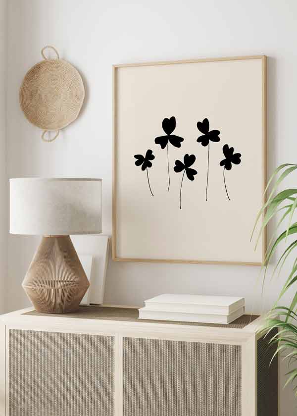 decoración con cuadros, ideas - lámina decorativa de ilustración de flores sobre fondo beige amarillento - kudeko