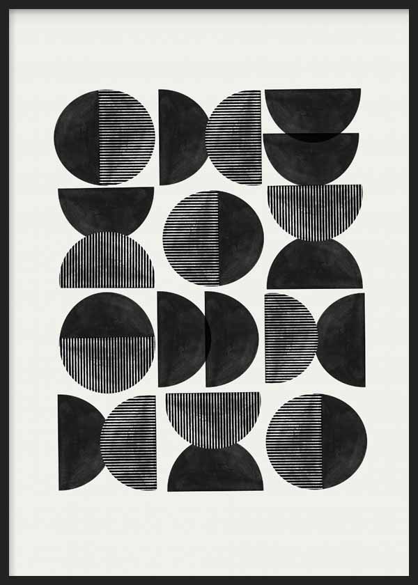 Quadro emoldurado com semicírculos e círculos pretos sobre fundo branco, linhas finas contrastantes, formas repetidas e estilo geométrico mid-century. Disponível em kudeko.com