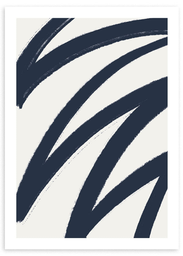 Abstraktes Wandbild mit großen geschwungenen Formen in Marineblau auf cremeweißem Hintergrund, markantem Kontrast und modernem grafischem Stil für elegante Räume. Erhältlich auf kudeko.com