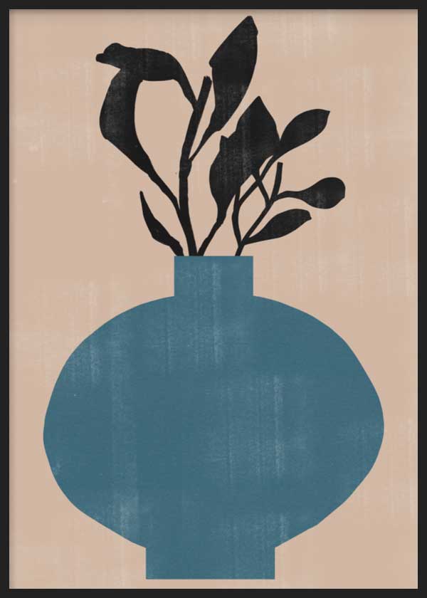 Cuadro con jarrón azul redondeado, ramas de hojas negras, fondo beige suave y composición depurada de estilo minimalista. Disponible en kudeko.com