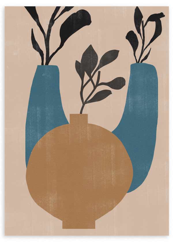 Tableau encadré avec trois vases stylisés, feuilles noires, fond beige, formes bleu pétrole et sable, dans un style minimaliste et épuré. Disponible sur kudeko.com