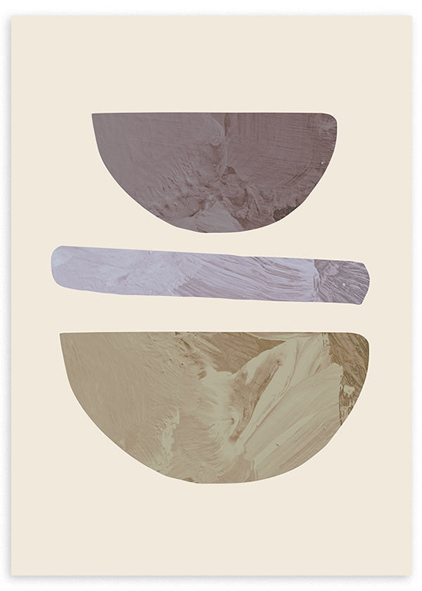 Wandbild mit abstrakter Komposition aus geschwungenen Formen in Beige, Taupe und sanftem Flieder auf hellem Hintergrund, in ausgewogenem abstraktem Stil. Erhältlich auf kudeko.com
