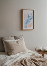 Cuadro decorativo de estilo abstracto y minimalista colocado en salón, paisaje abstracto en acuarela, modelo Watercolor Landscape V