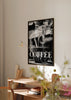 Cuadro decorativo de estilo blanco_y_negro y minimalista colocado en cocina, fotografía en blanco y negro de café espresso, modelo Coffee II