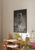 Cuadro decorativo de estilo blanco_y_negro y minimalista colocado en salón, fotografía en blanco y negro de astronauta en la luna, modelo Astronauta
