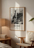 Cuadro decorativo de estilo blanco_y_negro y minimalista colocado en salón, Fotografía urbana de Madrid en blanco y negro, modelo Cuadro Madrid