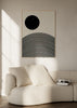 Cuadro decorativo de estilo minimalista y abstracto colocado en salón, composición abstracta geométrica en blanco y negro, modelo B&B No17.