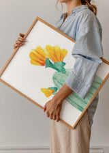 Cuadro decorativo de estilo minimalista y acuarela colocado en salón, ilustración de cactus con flores amarillas, modelo Ilustración Cactus II
