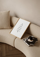 Tableau avec mots d’amour en plusieurs langues, typographie noire sur fond blanc, composition centrée, petits cœurs délicats et style minimaliste contemporain. Disponible sur kudeko.com