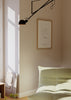 Cuadro decorativo de estilo minimalista y blanco_y_negro colocado en habitación_bebé, Lámina personalizada de nacimiento de bebé, modelo Llegué al Mundo
