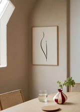 Cuadro decorativo de estilo minimalista y blanco_y_negro colocado en salón, silueta lineal de cuerpo femenino, modelo Cuerpo Lineal