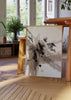 Cuadro decorativo de estilo minimalista y blanco_y_negro colocado en salón, composición abstracta en tonos neutros, modelo Paint Explosion II
