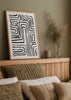 Cuadro decorativo de estilo minimalista y blanco_y_negro colocado en salón, composición abstracta de rayas negras, modelo Rayas Negras