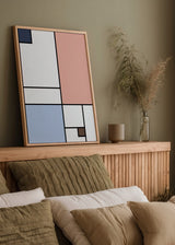 Tableau à composition géométrique avec rectangles blanc cassé, rose poudré, bleu clair, bleu gris et brun, lignes noires marquées et style moderne inspiré du Bauhaus. Disponible sur kudeko.com