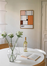 Wandbild mit rechteckiger Komposition in Weiß, Orange, Braun, Pfirsich und Bordeaux, markanten schwarzen Linien und modernem geometrischem Stil im Bauhaus-Look. Erhältlich auf kudeko.com