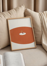 Cuadro decorativo de estilo minimalista y ilustración colocado en salón, figura solitaria sobre forma geométrica terracota, modelo Confidence