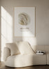Cuadro decorativo de estilo minimalista y mar_y_playa colocado en baño, concha marina en acuarela minimalista, modelo Concha II Sea Art