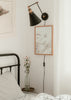 Cuadro decorativo de estilo minimalista y orgánico colocado en salón, cañas secas suaves en tonos neutros, modelo REED
