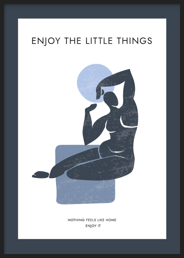 Quadro emoldurado com silhueta feminina sentada, frases decorativas, tons de azul acinzentado, preto e branco, composição gráfica moderna e estilo tipográfico contemporâneo. Disponível em kudeko.com