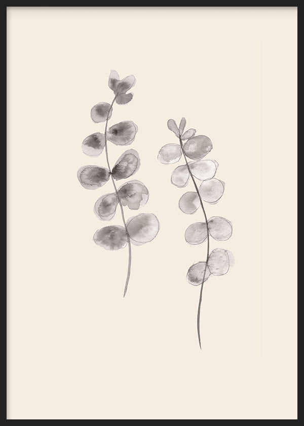 Cuadro con dos ramas de eucalipto de hojas redondeadas en gris suave sobre fondo beige claro, de estilo minimalista. Disponible en kudeko.com