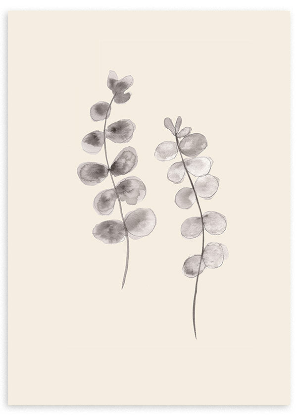 Gerahmtes Wandbild mit zwei Eukalyptuszweigen, rundlichen Blättern in sanftem Grau auf hellem beigem Hintergrund, im minimalistischen und klaren Stil für natürliche Wandgestaltung. Erhältlich auf kudeko.com