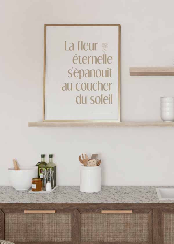 Decoración con cuadros, ideas -  cuadro con frase "le fleur eternelle s'epanouit au coucher du soleil". Lámina decorativa con frase floral.