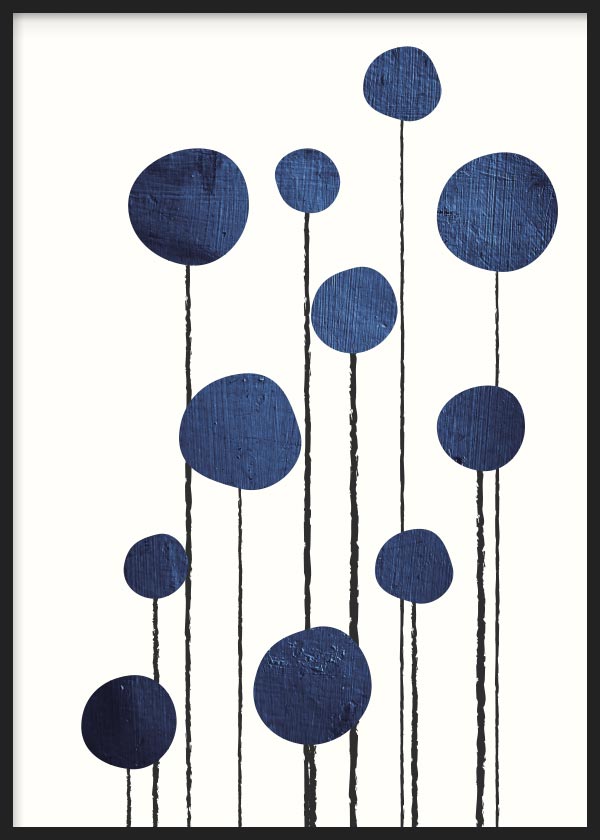Cuadro con flores estilizadas de círculos azules sobre tallos negros finos, fondo claro y composición limpia de estilo minimalista. Disponible en kudeko.com