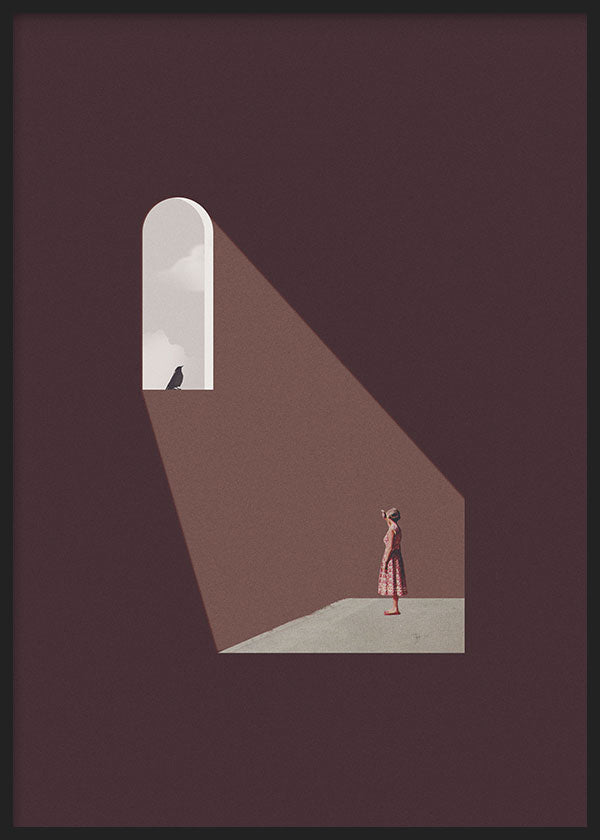 Tableau encadré avec femme debout sous un rayon de lumière, fenêtre en arche, petit oiseau, fond bordeaux, tons rose poudré, beige et style minimaliste contemporain. Disponible sur kudeko.com