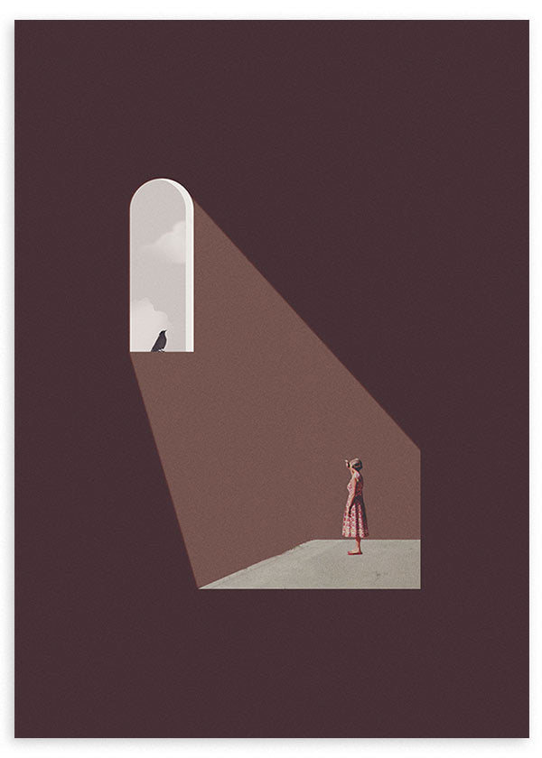 Gerahmtes Wandbild mit stehender Frau unter einem Lichtstrahl, Rundbogenfenster, kleinem Vogel, bordeauxfarbenem Hintergrund, Altrosa, Beige und minimalistischem zeitgenössischem Stil. Erhältlich auf kudeko.com