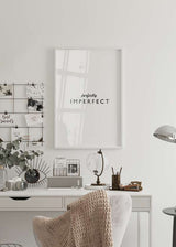 Decoración con cuadros, ideas -  cuadro con frase perféctamente imperfecta en blanco y negro. Cuadro moderno