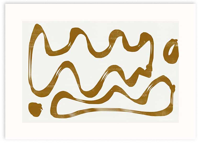 Cuadro horizontal con composición de líneas ondulantes en ocre mostaza sobre fondo blanco, de estilo minimalista y apariencia abstracta serena. Disponible en kudeko.com