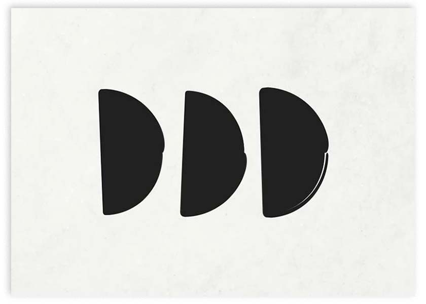 Tableau horizontal avec trois formes semi-circulaires noires sur fond blanc cassé, contraste marqué, palette noir et ivoire, composition équilibrée de style minimaliste contemporain. Disponible sur kudeko.com